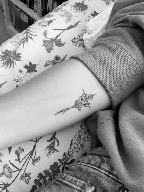 Graves Into Gardens Tattoo Ideas, Graves To Gardens Tattoo, Graves Into Gardens Tattoo, Floral Cross Tattoo, Graves Into Gardens, Garden Tattoos, Tatoo Inspiration, Floral Cross, Tat Ideas