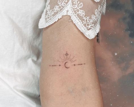 Jewellery Tattoo, Moon Sun Tattoo, Yoga Tattoos, Hand And Finger Tattoos, Tattoo Hand, Sun Tattoos, Spiritual Tattoos, Tattoo Bracelet, Hand Poke