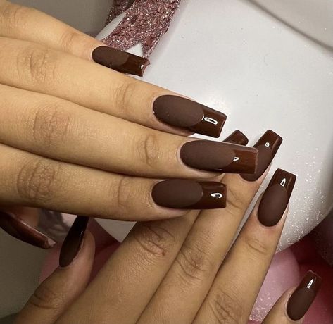 Acrylic Nails Ideas Brown Colors, Brown Matte Nails With Glossy Tips, Brown Nail Shades, Brown And Cream Nails, Cream And Brown Outfits, Brown Acrylic Nails, Hippie Nails, Swarovski Nails, Minimal Nails