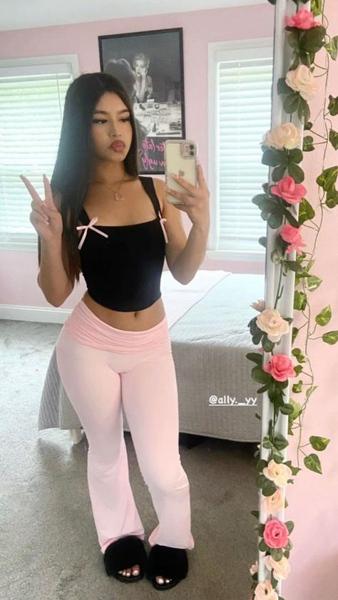 Trendy Latina Outfits, Cute Basic Baddie Outfits, Cute Red Outfits Baddie, Club Outfits For Petite Women, Pink Out Day Outfits, Outfit Ideas For The Park, Picture Poses Baddie, Latina Aesthetic Outfit Summer, Outfit Ideas To Meet His Parents