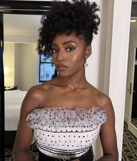 Natural Hairstyles No Extensions, Natural Hair Bridesmaid, Elegant Black Hairstyles, Formal Natural Hairstyles, Natural Hair Wedding Styles, Jayme Lawson, Hors Devours, Natural Hair Wedding, Afro Style