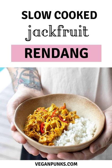 Slow-cooked vegan jackfruit rendang. It may take a couple of hours to make, but it is so worth the effort! Indonesian Curry, How To Cook Jackfruit, Jackfruit Curry, Vegan Naan, Vegan Jackfruit, Canned Jackfruit, Vegan Slow Cooker Recipes, Jackfruit Recipes, Vegan Slow Cooker