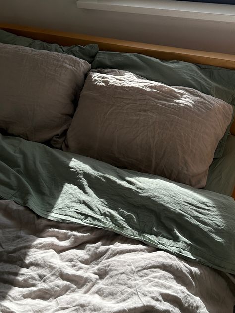 Green Bed Sheets Aesthetic, Sage Green Bed Sheets, Men’s Bedding, Bed Cover Green And Brown, Green Sheets Beige Comforter, Olive Bed Sheets Aesthetic, Bed Cover Sage Green And Beige, Brown Sheets Green Comforter, Brown Bed Sheets