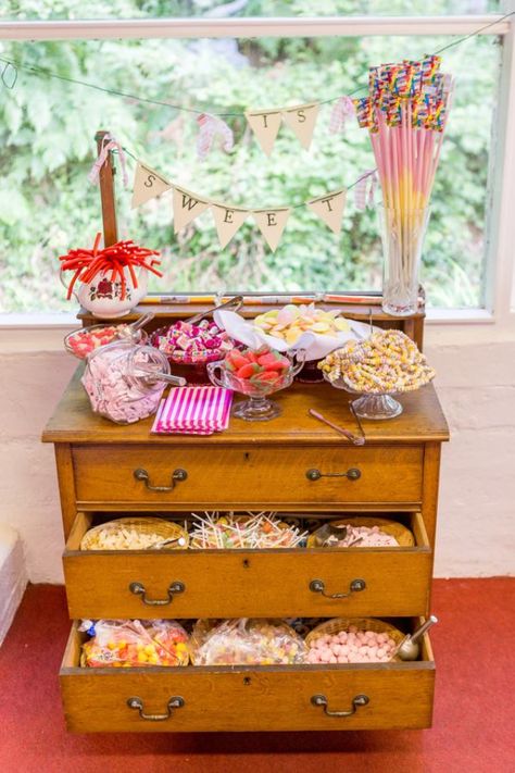 Sweet table Sweetie Table, Sweet Table Wedding, Vintage Wedding Favors, Sweet Carts, Sweet Tables, Wedding Sweets, Tea Party Wedding, Whimsical Wonderland, Table Inspiration