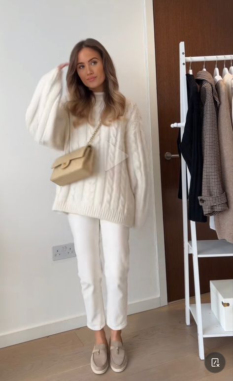 Lofers White Outfit, How To Style Beige Loafers, Creme Loafers Outfit, Loro Piana Loafers Outfit Women, Lori Piana Shoes Outfit, Loferebi Shoes Outfit, Loro Piana Outfit Woman, Cream Loafers Outfit Women, Loro Piana Shoes Women Outfit