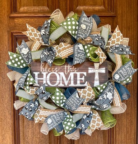 Patriotic Mesh Wreath, Summer Deco Mesh Wreaths, Farmhouse Wreaths, Deco Mesh Wreaths Tutorials, Spring Farmhouse, Mesh Wreath Tutorial, Summer Front Door Wreath, Mesh Wreath Diy, Deco Mesh Christmas Wreaths