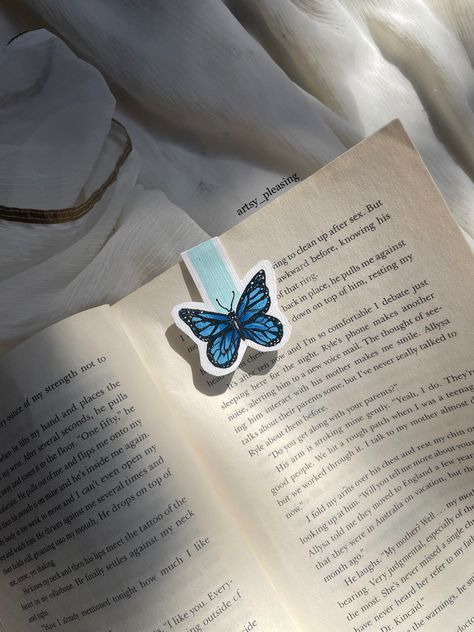 Cute butterfly handmade bookmark diy bookmark painting artwork Aesthetic Handmade Bookmarks, Bookmarks Handmade Butterfly, Cute Bookmark Ideas Aesthetic, How To Make Cute Bookmarks, Cute Aesthetic Bookmarks, Butterfly Bookmarks Diy, Bookmark Ideas Creative, Bookmarks Handmade Creative, Bookmarks Handmade Aesthetic