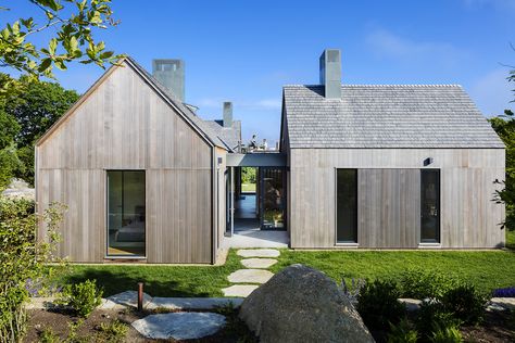 Modern Nantucket Exterior, Danish Modern Architecture, Rural Modern House, Connecting Garage To House, Modern Gable House, Barn House Ideas, Scandinavian Barn House, Gabled House, Modern Barn Style