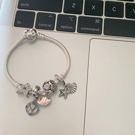 Pandora Bracelet Ideas, Pandora Bracelet Charms Ideas, Pandora Bracelet Designs, Pandora Jewelry Charms, Preppy Jewelry, Beads Bracelet Design, Jewelry Accessories Ideas, Pandora Bracelet Charms, Pandora Silver