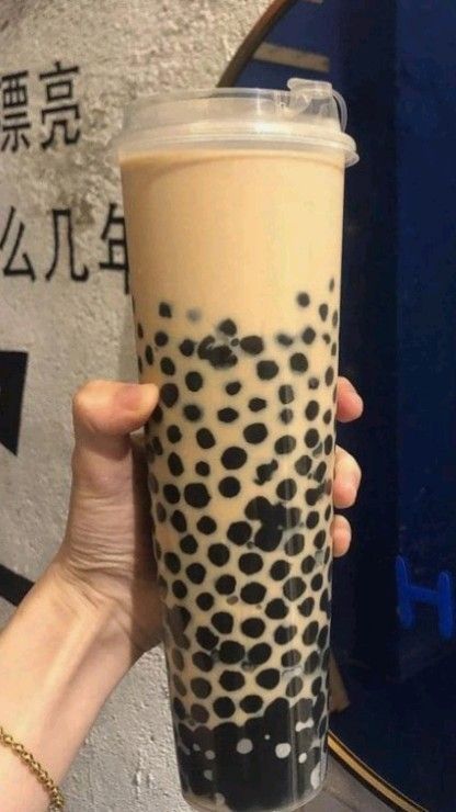 Boba Tea Aesthetic, Boba Flavors, Boba Aesthetic, Eat More Fruit, Bubble Tea Boba, Fruit And Veggies, Art To Make, Boba Drink, Bubble Milk Tea