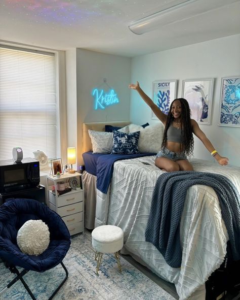 Room Inspo Navy Blue, Navy Apartment, Navy Blue Dorm Room, Navy Dorm Room, Navy Dorm, Baylor Dorm, Dorm Vibes, Grey Room Decor, Uni Dorm