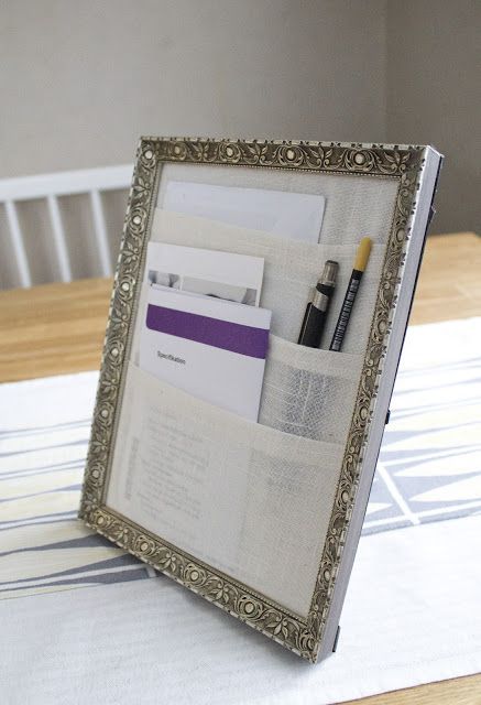 Turn a picture frame into a desk organizer. | 51 Insanely Easy Ways To Transform Your Everyday Things Diy Desk Organization, Desk Organization Diy, Desain Pantry, Diy Projektit, Old Picture Frames, Old Frames, Pens And Pencils, Diy Desk, Cool Ideas