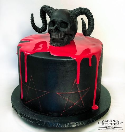 Gothic Birthday Cakes, Scary Cakes, Gothic Cake, Metallic Cake, Pretty Birthday Cakes, Cool Birthday Cakes, 17th Birthday, Decadent Desserts, Cute Food