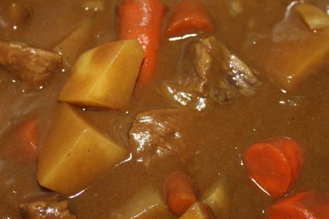 Slow Cooker Japanese Curry. Pinned to make later~! Chicken Curry Crockpot, Crock Pot Curry, Meat Gravy, Slow Beef Stew, Slow Cooker Curry, Chicken Tikka Masala Recipes, Japanese Curry, Asian Kitchen, Slow Cooker Beef Stew