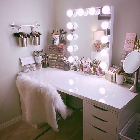 Makeup Room Decor, Vanity Room, Bedroom Desk, Bedroom Vanity, Makeup Rooms, Teen Room Decor, White Vanity, Teen Bedroom Decor, Girl Bedroom Decor