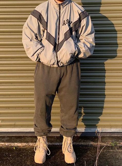 Men Hoodie Outfit Ideas, Gorpcore Boots, Reworked Sweatshirts, Fits Streetwear, Streetwear Inspiration, Athleisure Men, Streetwear Winter, Hype Clothing, Outfit Streetwear