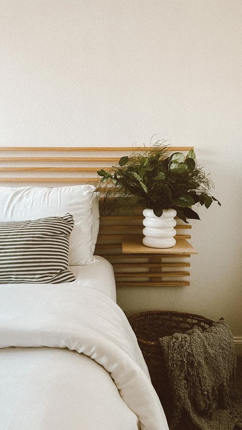 Wood Behind Tv On Wall Mounted Tv, Horizontal Wood Slat Wall Bedroom, Bed Headboard Shelves, Diy Wall Remodeling, Diy Headboard Nightstand Combo, Minimalistic Headboard Designs, Wall Slats With Shelves, Accent Wall No Headboard, Horizontal Wall Slats Decor