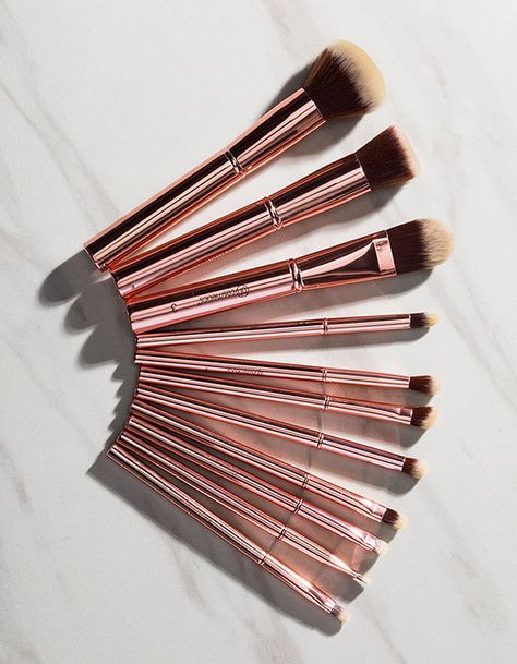 Gold Makeup Brushes, Rose Gold Makeup Brushes, Makeup Materials, Skin Advice, Rose Gold Makeup, Beauty Blenders, Makeup Supplies, Makeup Brushes Set, Makeup Store