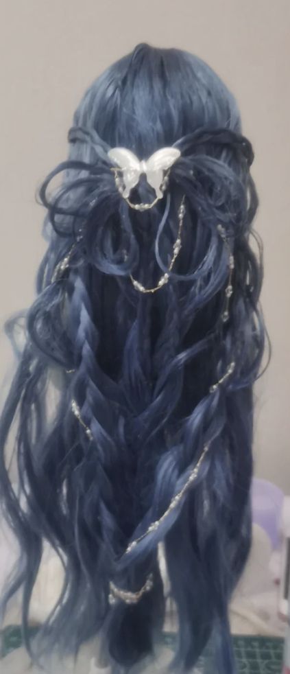 Ocean Aesthetic Hairstyles, Siren Aesthetic Hair, Black Mermaid Hairstyles, Sirencore Hairstyles, Siren Core Hair, Octupuscut Hair Long, Gothic Prom Hairstyles, Ocean Hair Accessories, Mermaid Hairstyles Aesthetic