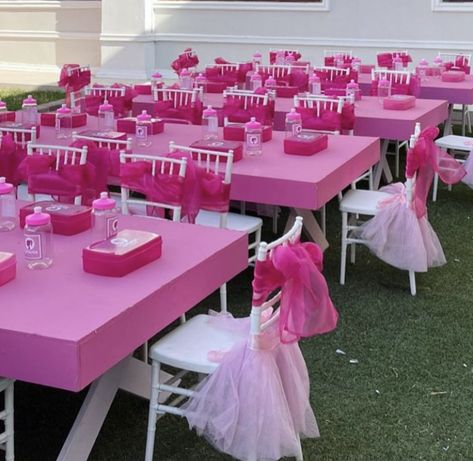 Barbie Theme Table Set Up, Barbie Graduation, Girls Barbie Birthday Party, Barbie Bday, Kids Table Set, Barbie Party Decorations, Barbie Theme Party, Barbie Kids, Barbie Car