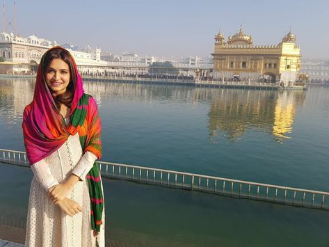 Guru Purab, Goa Outfits, Temple Photography, Kriti Kharbanda, Desi Fashion Casual, Pakistani Fancy Dresses, Pakistani Fashion Party Wear, Golden Temple, Traditional Indian Outfits