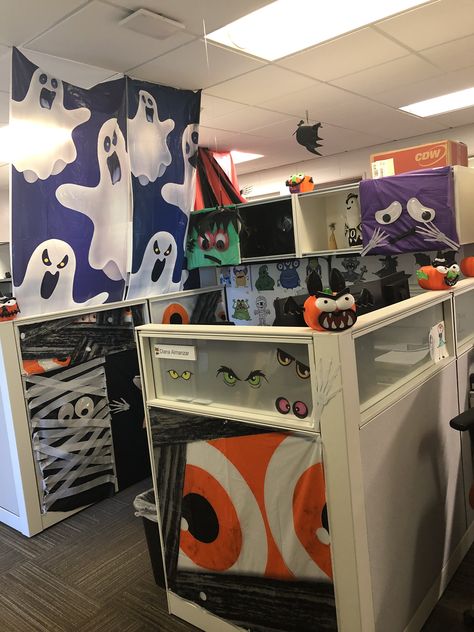 Halloween Cubicle Decor Contest, Halloween Cubicle Decor, Cubicle Halloween Decorations, Halloween Office Ideas, Cubicle Halloween, Halloween Cubicle, Office Halloween Decorations, Halloween Office, Office Halloween