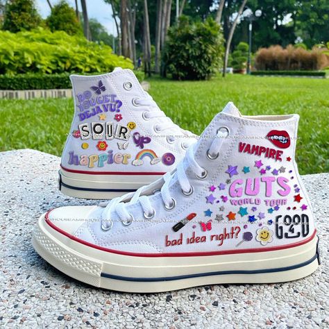 Converse Laces Ideas High Tops, Olivia Rodrigo Shoes, Concert Shoes, Chuck Taylor High Tops, Converse Embroidery, Embroidered Converse, Cute Converse, Olivia + Core + Aesthetic, Youth Shoes