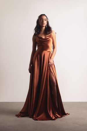 Bronze Prom Dress, Brown Dresses Formal, Holiday Formal Dresses, Brown Bridesmaid Dresses, Bronze Dress, Satin Dress Long, Bridesmaid Dress Styles, Cute Wedding Dress, Silky Dress