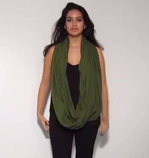 How To Wear an Infinity Scarf: 10 Easy Ways To Tie and Wrap Square Scarf Outfit, Twisted Scarf, Stealing Beauty, Eternity Scarf, Cute Outfits With Leggings, Over 60 Fashion, Scarf Outfit, Tube Scarf, 60 Fashion