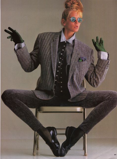 Elle Editorial, Ashley Richardson, Gilles Bensimon, Women Wearing Ties, Decades Of Fashion, Fashion Decades, 80’s Fashion, High Fashion Editorial, 20th Century Fashion