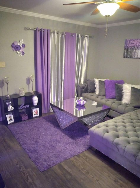 Purple House Decor Ideas, Simple Glam Bedroom Decor, Decorated Apartment Living Room, Living Room Decorations Apartment, Lavender House Decor, Black Women Living Room Ideas, Boyfriend And Girlfriend Apartment Decor, Purple Living Room Aesthetic, Women Living Room Ideas