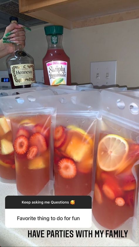 Henney Drinks, Homemade Drinks Alcohol Recipes, Liquor Drinks In Pouches, Selling Drinks Ideas, Mixed Drinks Alcoholic Pouches, Alcoholic Drinks To Sell, Liquor Recipes Mixed Drinks, Food For Drinking Party, Mixed Henny Drinks