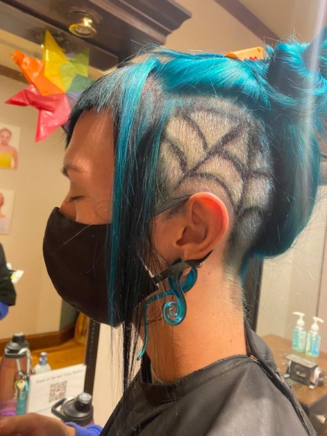 Blue Hair Shaved Side, Side Shave Patterns, Dyed Side Shave, Spider Web Shaved Side, Spiderweb Side Shave, Black Blue Tattoo, Dyed Sides Of Hair, Side Shave Medium Hair, Alternative Hair Shaved Sides