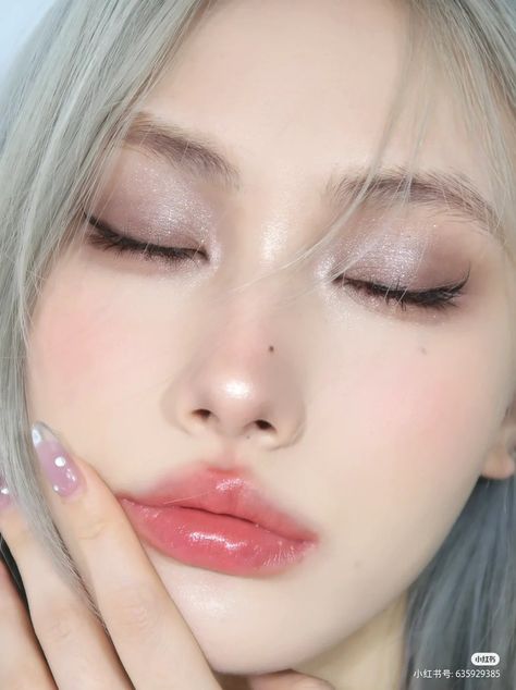 Mysterious Makeup Look, Cold Tone Makeup, Cold Girl Makeup Look, Cold Girl Makeup, Cool Tone Makeup Looks, Graduation Makeup, Korean Eye Makeup, Makeup Shades, Makeup Face Charts