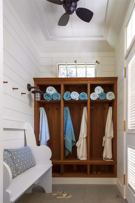 Poolhouse bathroom                                                                                                                                                                                 More Golf Bathrooms, Inside Pool House, Pool House Changing Room, Poolhouse Bathroom, Pool Bathroom Ideas, Small Pool House, Pool Changing Room, Pool Changing Rooms, Pool House Bathroom