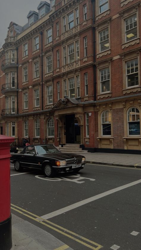 #london #Marylebone #UK #england #agnes #londres #vintage #vintagecar #classic #aesthetic #oldschool #old London Aesthetic Vintage, Marylebone London, Queens Guard, London Vibes, London Dreams, London Aesthetic, London Summer, Classic Aesthetic, Uk Destinations