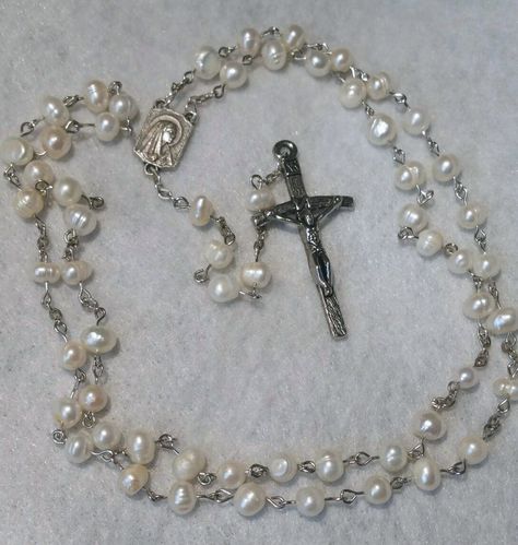 This heirloom quality, Catholic rosary with freshwater pearl beads would be a lovely gift for a bride, bridesmaid or maid of honor. Also it would make a beautiful thank you gift for a godmother! Elegant White Rosary For Wedding, Elegant Pearl White Rosary For Wedding, Elegant White Pearl Rosary, Elegant Pearl Rosary With Cross, Rosary Coquette, Rosary Beads Catholic, Pearl Rosary, Lady Of Lourdes, Our Lady Of Lourdes