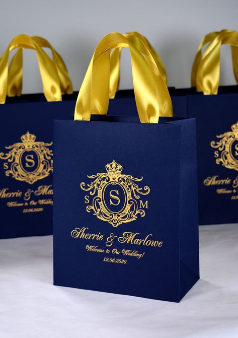 "30 Wedding Welcome Bags with satin ribbon handles & custom names, Personalized Navy Blue and Gold Wedding Monogram gift bags for wedding favor for guests, Wedding Thank You favors, Elegant Personalized Wedding Party gift bags for guests - Wedding gift bags for favors for guests. Wedding Party gift bags are the great mean to welcoming your guests on your Big Day. Personalized gift bags for wedding favors for guests. DETAILS: - sen of 30 paper bags in 6 colors (black, white, ivory, light pink Navy And Gold Beach Wedding, Gold White And Blue Wedding, Graduation Thank You Gifts For Guests, Wedding Bags For Guests, Birthday Party Gift Bag Ideas, White And Gold Wedding Themes, Souvenir Bags, Royal Blue Wedding Theme, Wedding Goodie Bags