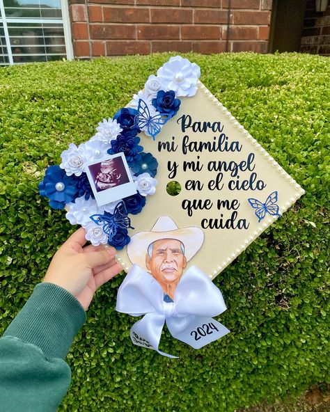 “Para mi familia y mi angel en el cielo que me cuida” 🥹 I did Rosas cap a few years ago (if you’ve been here a while you’ll recognize the portrait 🥹) and she came back to graduate again 😭 this time we added a lil ultrasound 😭 i love being apart of your accomplishments and new milestones and new family members 🫶🏻 Only booking grad caps for May 28th and forward! Book through my website only 🩷www.advbellearts.com __________ #advbellecaps #gradszn #classof2024 #gradcapdesign #gradcapideas Grad Cap Ideas Honoring Passed People, Graduation Cap Designs In Memory Of Grandma, Grad Cap Ideas First Generation, Loved Ones Graduation Cap, Cap Decoration Graduation For Loved Ones, In Loving Memory Graduation Caps, 1st Generation Grad Cap, Grad Cap Ideas Spanish, Family Graduation Cap