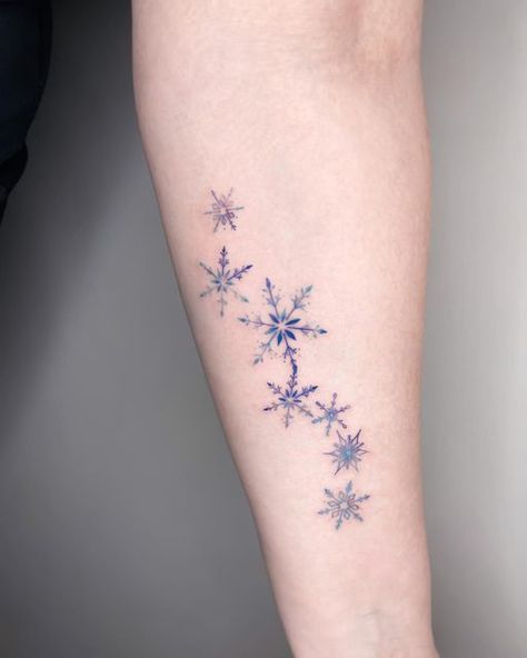 도준 / Dojun on Instagram: ": Snowflake Done at @chronicink #snowflaketattoo #snowtattoo #torontotattoo #koreantattooartist" Small Snowflake Tattoo, Snowflake Tattoos, Ice Tattoo, Snowflake Tattoo, Winter Tattoo, Snow Tattoo, Korean Tattoo Artist, Snow Flake Tattoo, Ankle Tattoos For Women