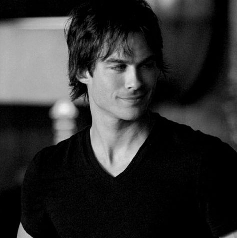 Ian Somerhalder Side Profile, Damon Salvatore Pfp, Ian Somerhalder Vampire Diaries, Damon Salvatore Vampire Diaries, I Have A Boyfriend, Winchester Supernatural, Vampire Diaries Damon, Actor Picture, Best Poses For Pictures