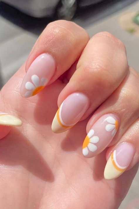 Sunshine Nails Design, Simple Sunflower Nails, Bali Nails, Spring Nails Inspiration, Feeling Feminine, Tulip Nails, Easter Vibes, Cute Simple Nails, Daisy Nails