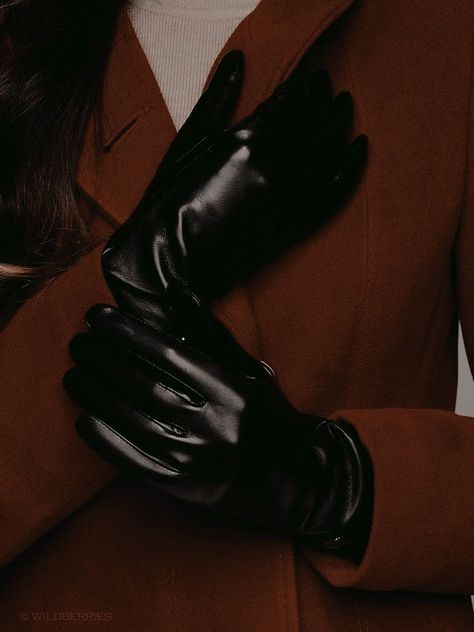 Female Villian Aesthetic, Leather Gloves Aesthetic, 40s Aesthetic, Gloves Aesthetic, Women Villains, Detective Aesthetic, Female Villains, Cartoon Tv Shows, Romanoff