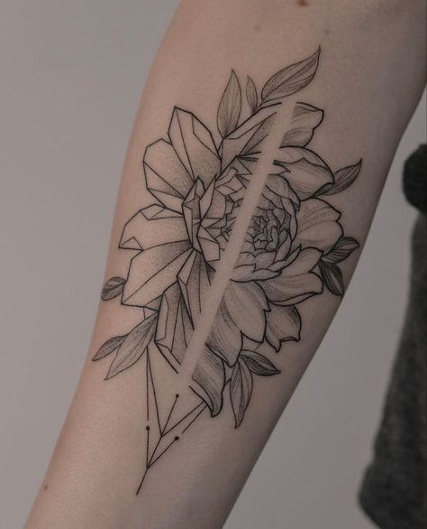 Xray Tattoo, Peony Tattoo Design, Peony Tattoo, Flower Tattoo Back, Bicep Tattoo, Peonies Tattoo, Geometric Flower, Back Tattoos, Inspirational Tattoos