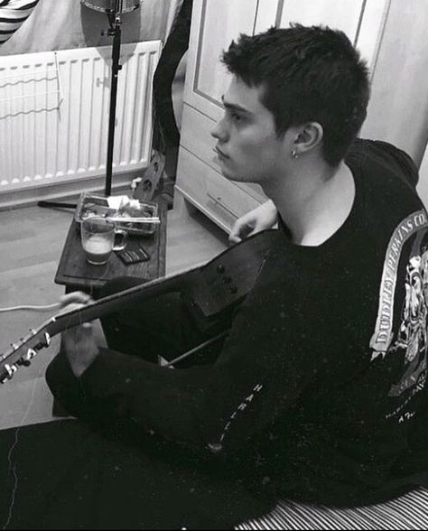 Nicholas Galitzine Guitar, Nick Galitzine, Fit Actors, Guitar Aesthetic, Nicholas Galitzine, Silly Photos, Grant Gustin, Moving Pictures, Recording Studio