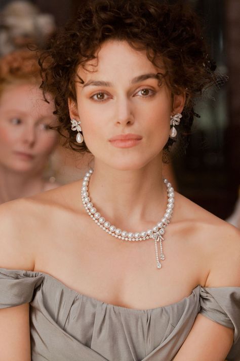 Keira Knightley : her best historical films to rewatch | Vogue Paris Anna Karenina 2012, Joe Wright, Doctor Zhivago, Kiera Knightly, Best Romantic Comedies, Dark Victorian, Keira Knightly, Elizabeth Bennet, Dylan Thomas