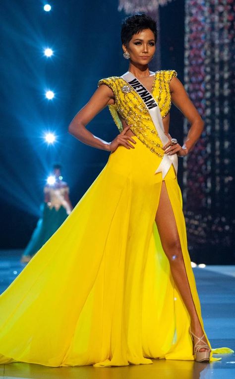 Miss Vietnam from Miss Universe 2018 Evening Gown Competition  H'Hen Niê Miss Universe Swimsuit, Asian Representation, Miss Universe Dresses, Miss Universe Vietnam, Miss Universe Gowns, Dayana Mendoza, Miss Universe 2018, Vietnam Beauty, Beauty Pageant Dresses