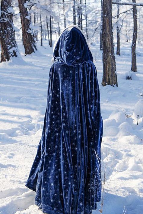 Star Woman Aesthetic, Blue Cloak Aesthetic, Wizard Clothes Aesthetic, Blue Witch Aesthetic Outfit, Celestial Aesthetic Outfit, Blue Witch Costume, Blue Royalty Aesthetic, Solomon Aesthetic, Queen Cloak