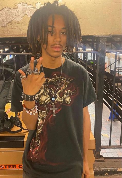 Black Goth Boy, Alt Black Boy, Emo Black Boy, Alt Outfits Aesthetic, Alt Boy, Afro Goth, Afro Punk Fashion, Punk Boy, Dreadlock Hairstyles For Men