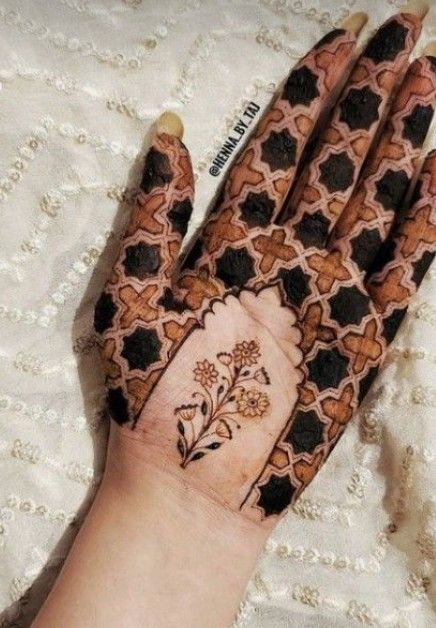 Floral Henna Designs, Leg Mehndi, Legs Mehndi Design, Pretty Henna Designs, Stylish Mehndi, Stylish Mehndi Designs, Mehndi Designs Front Hand, Bridal Mehendi Designs, Latest Simple Mehndi Designs